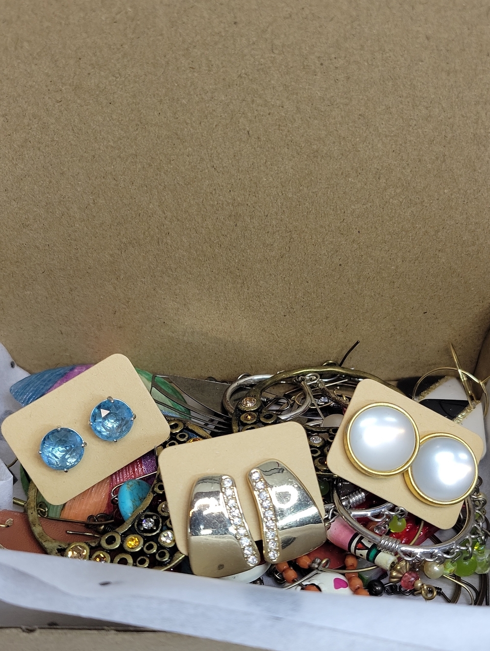15pc Box Of Earrings